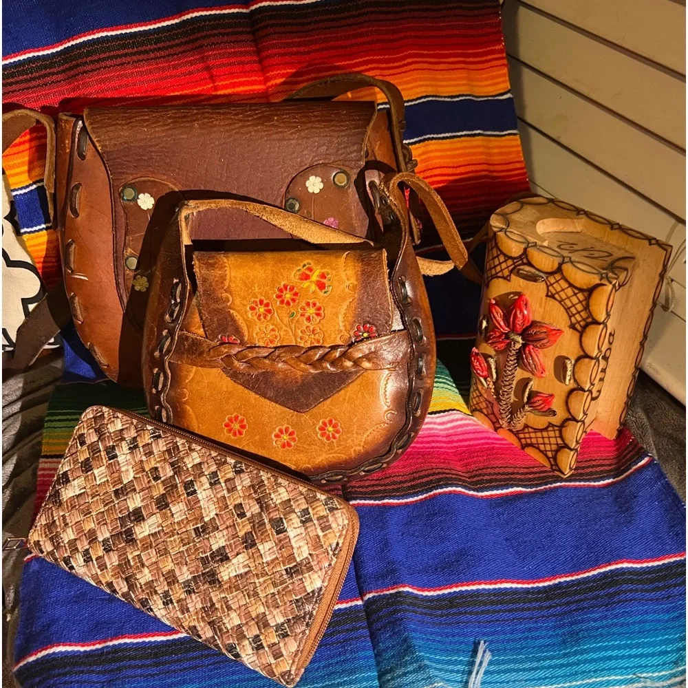 Vintage Leather Shoulder Bags Medium & Mini w/new wallet, storage box, sm. shawl - Picture 1 of 16